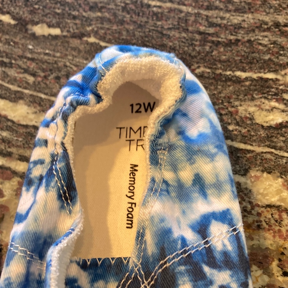 Time and Tru Woman’s White and Blue Sneakers Size 12W - Picture 4 of 5